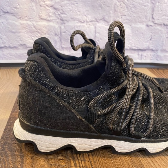 Sorel Kinetic Impact Women’s Sneakers Black/Gray Knit Unique Sole Design Size 9 - Picture 4 of 12